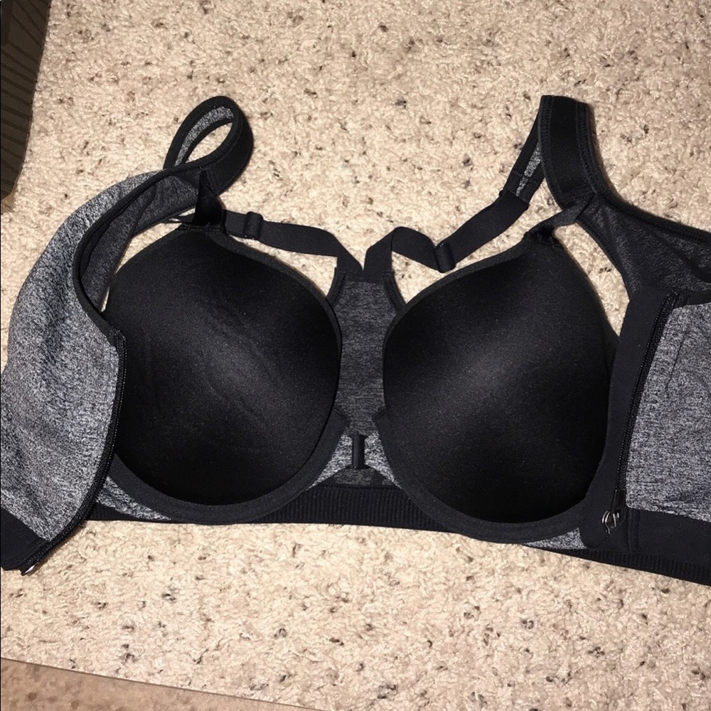 BRAND NEW Victoria’s Secret sports bra - Picture 3 of 4